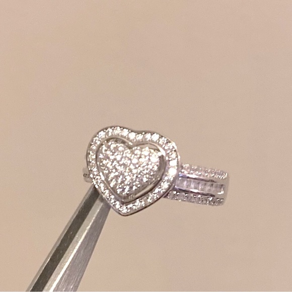 925 Sterling Silver Heart Ring - Picture 6 of 8